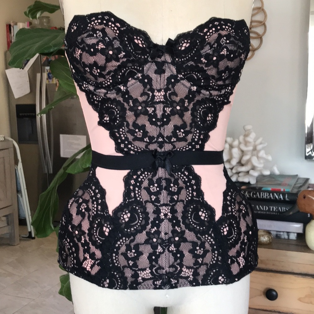 Stunning AGENT PROVOCATEUR lacy corset bustier